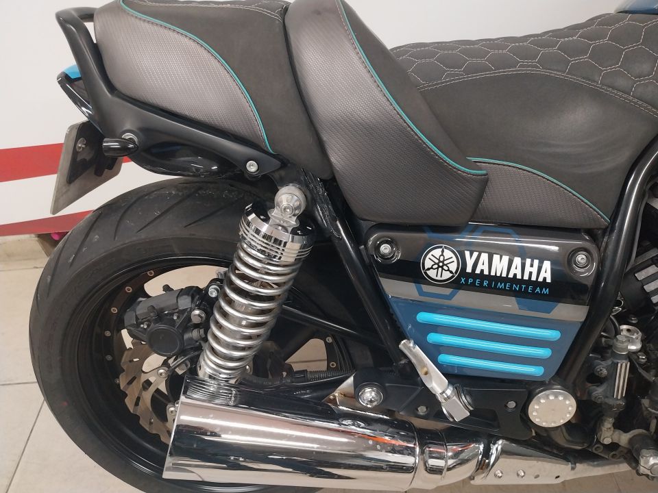 YAMAHA V MAX 4