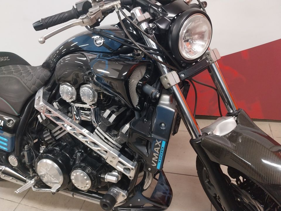 YAMAHA V MAX 4