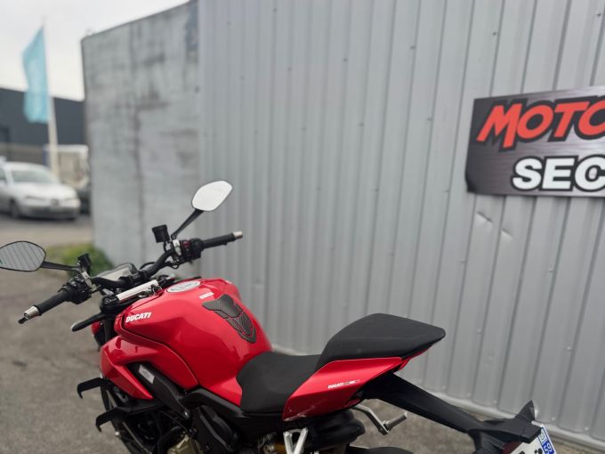 DUCATI Streetfighter V4 4