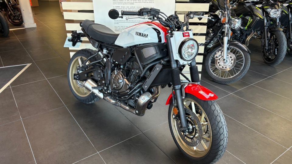 YAMAHA XSR 700 ABS 4