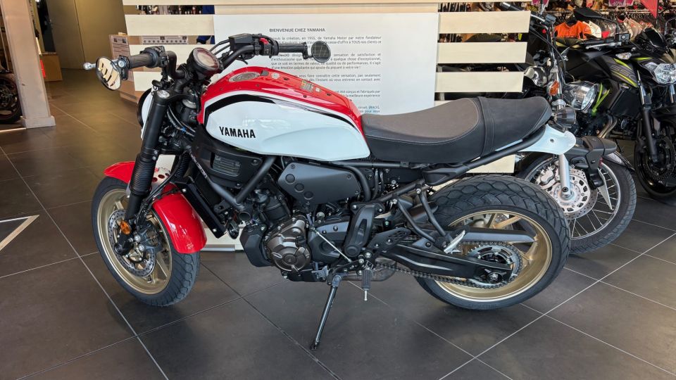 YAMAHA XSR 700 ABS 4