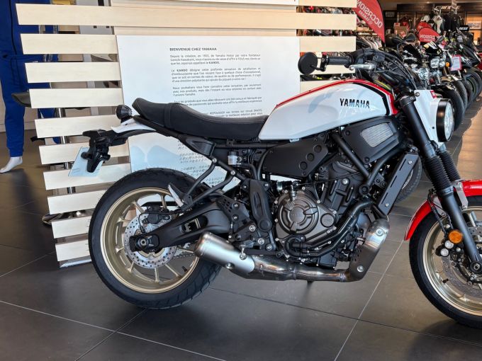 YAMAHA XSR 700 ABS 4