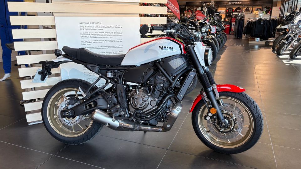 YAMAHA XSR 700 ABS 4