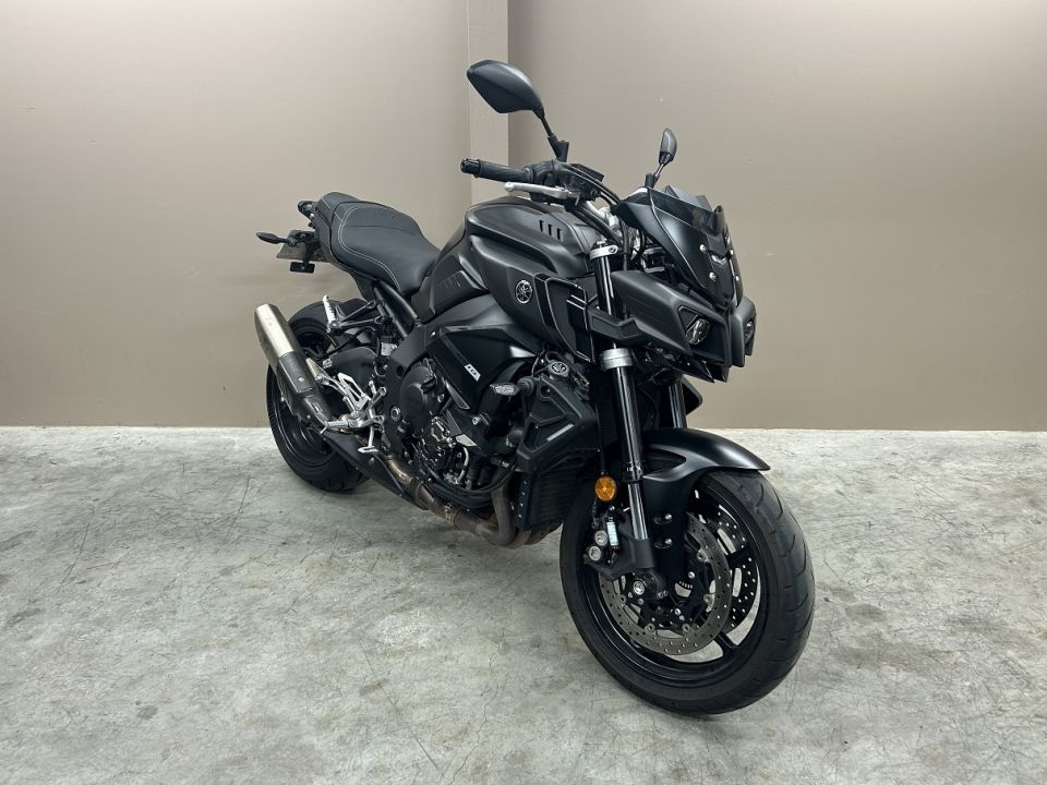 YAMAHA MT-10 4