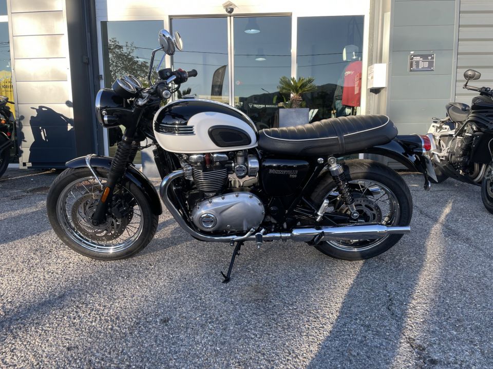 TRIUMPH BONNEVILLE T120 4