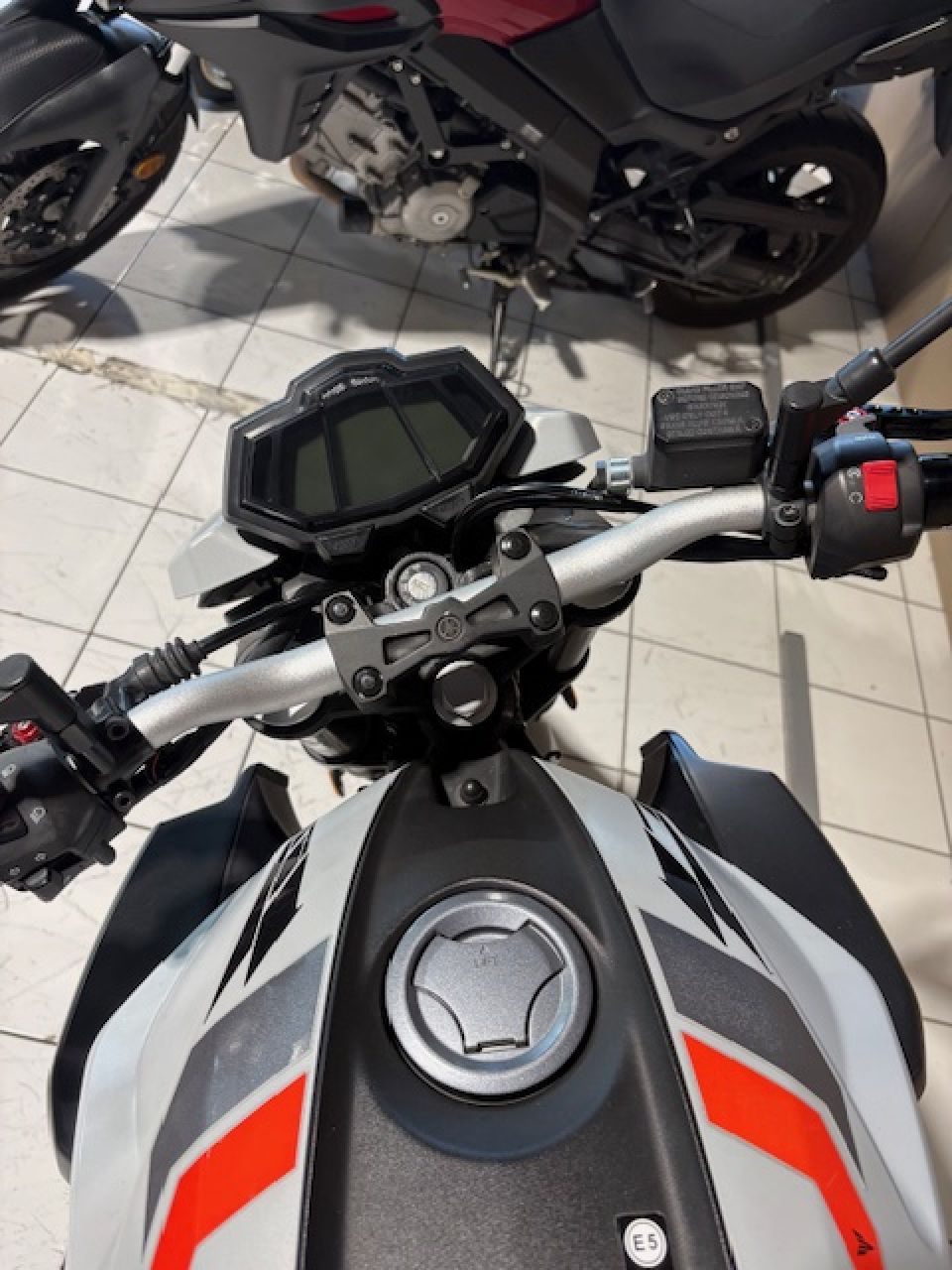YAMAHA MT-125 ABS 4