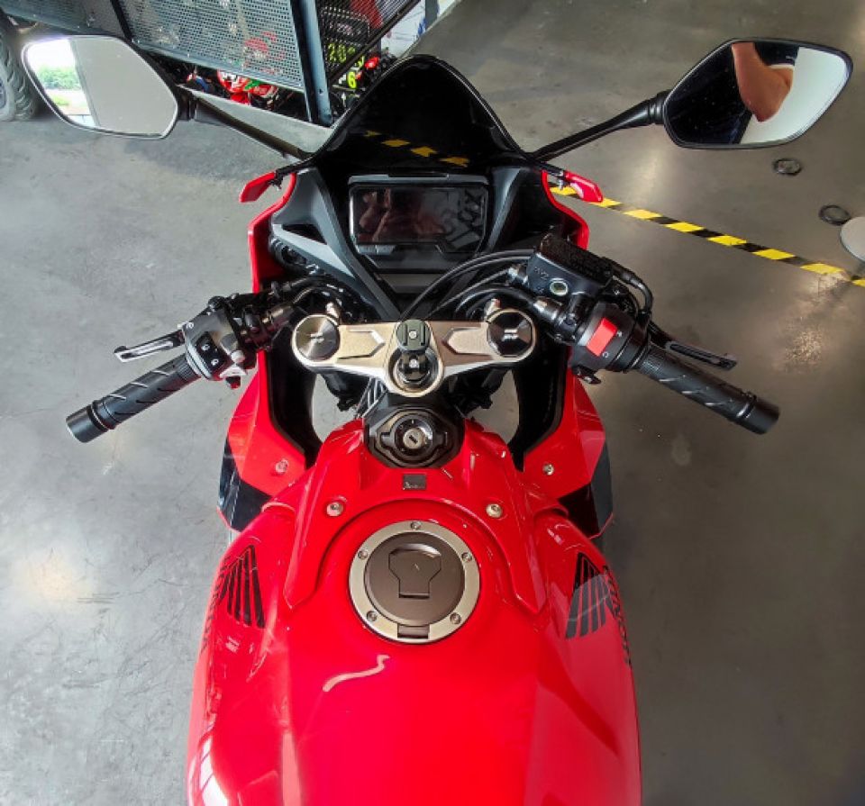 HONDA CBR650R 4