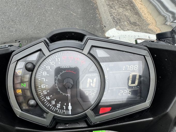 KAWASAKI NINJA 400 4