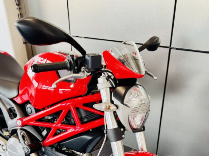 DUCATI MONSTER 696 + 4