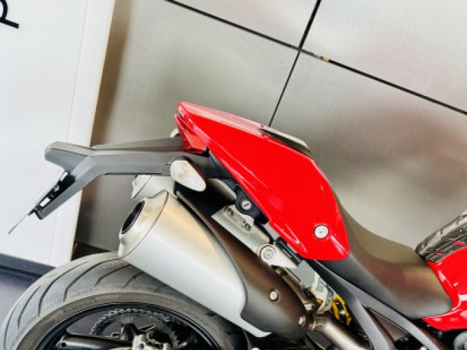 DUCATI MONSTER 696 + 4