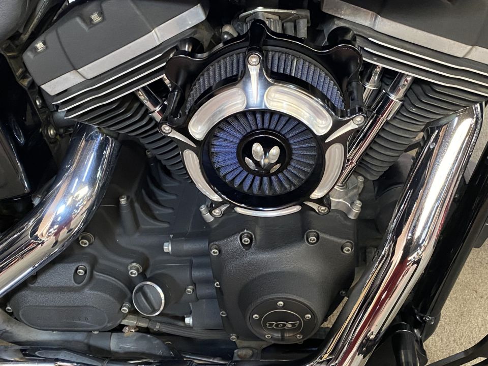 HARLEY-DAVIDSON DYNA STREET BOB 1690 4