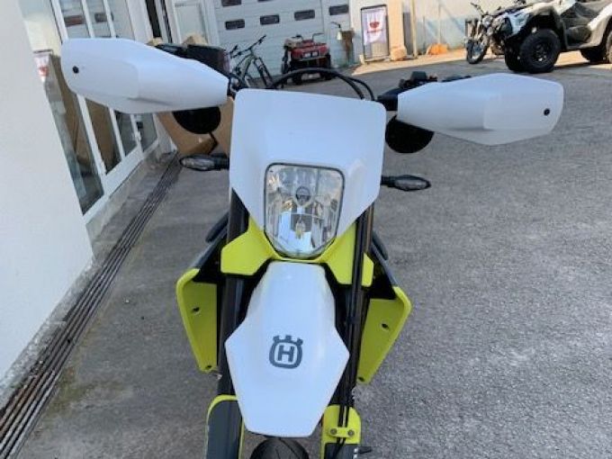 HUSQVARNA 701 SUPERMOTO 4