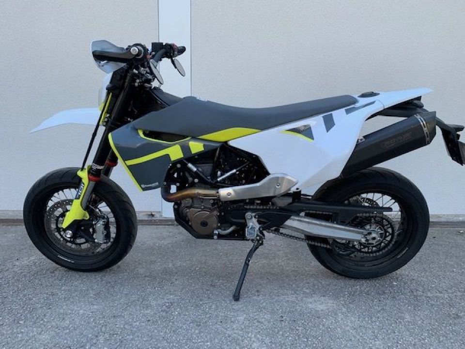 HUSQVARNA 701 SUPERMOTO 4