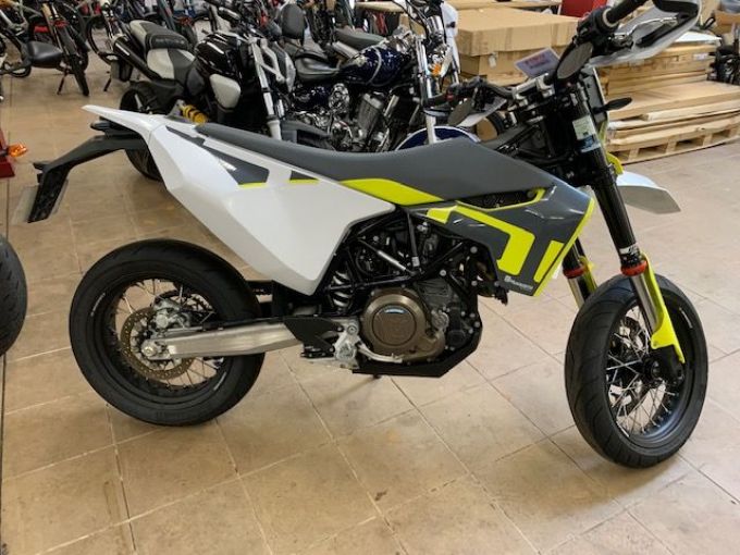 HUSQVARNA 701 SUPERMOTO 4