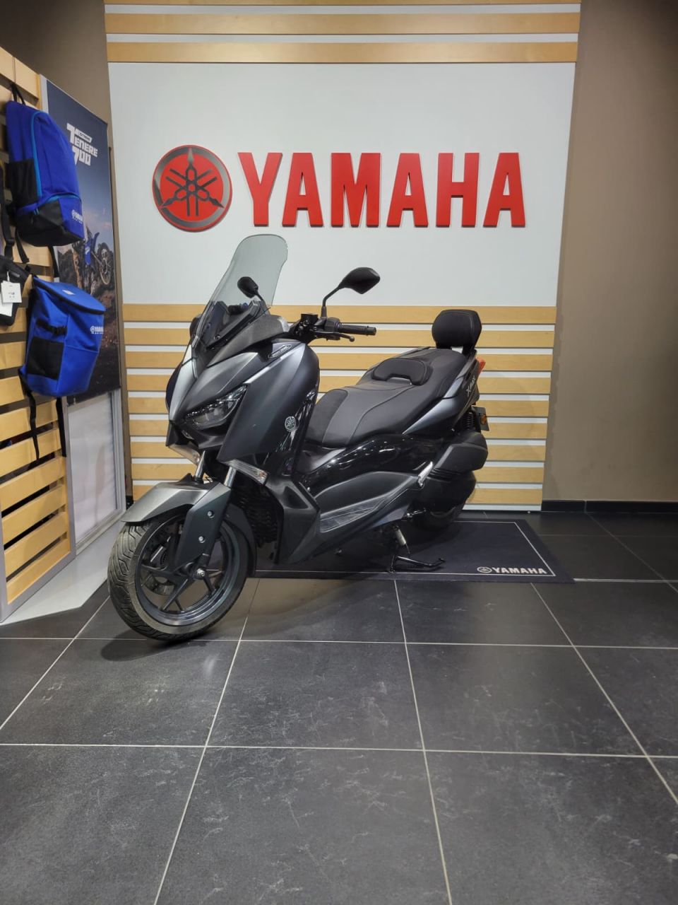 YAMAHA XMAX 300 IRON MAX 4