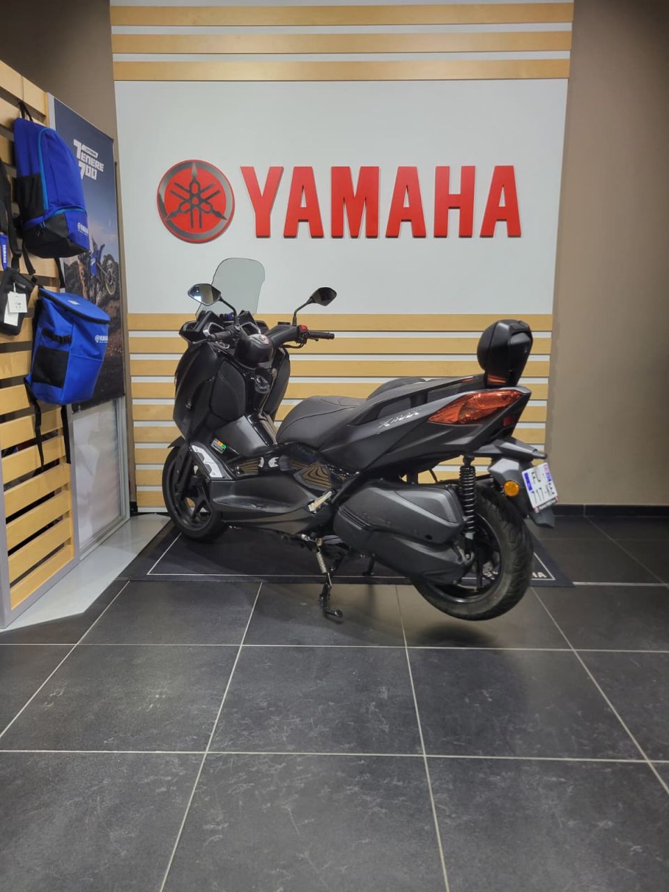 YAMAHA XMAX 300 IRON MAX 4