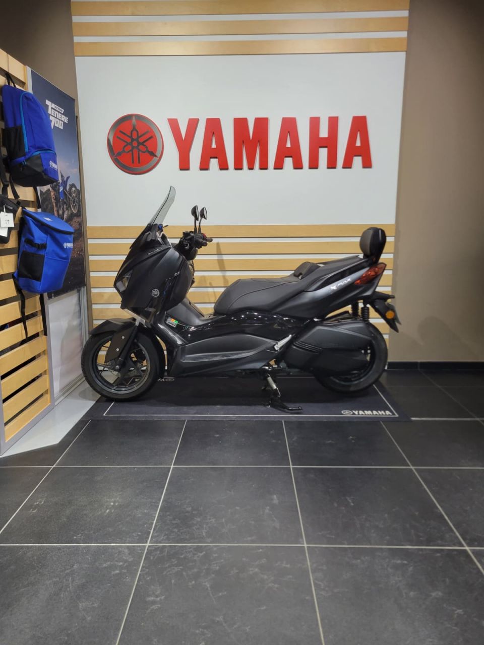 YAMAHA XMAX 300 IRON MAX 4