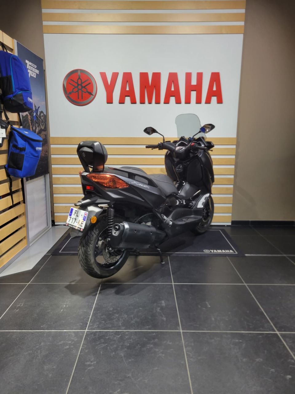 YAMAHA XMAX 300 IRON MAX 4