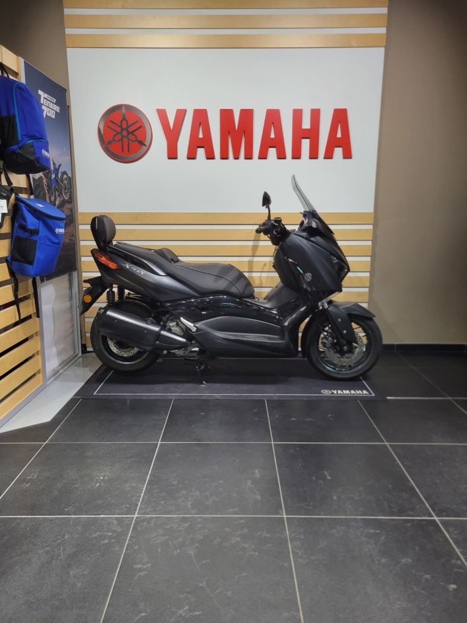 YAMAHA XMAX 300 IRON MAX 4