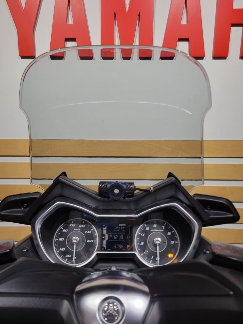 YAMAHA XMAX 300 IRON MAX 4