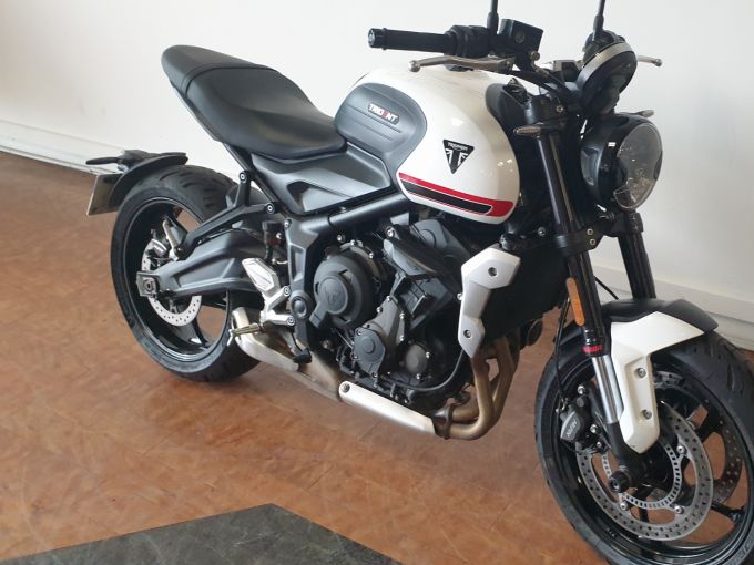 TRIUMPH TRIDENT 660 4