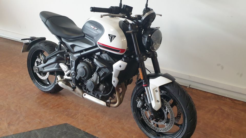 TRIUMPH TRIDENT 660 4
