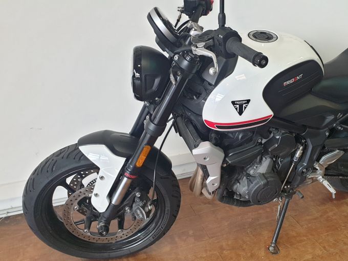 TRIUMPH TRIDENT 660 4