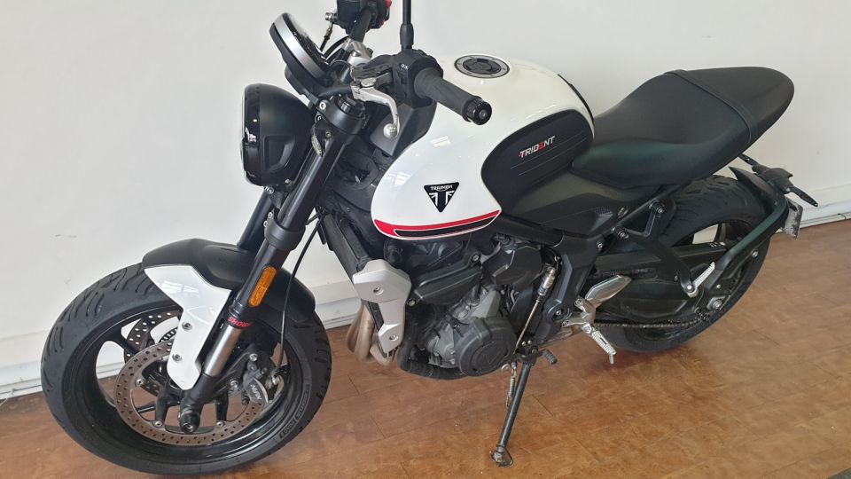 TRIUMPH TRIDENT 660 4