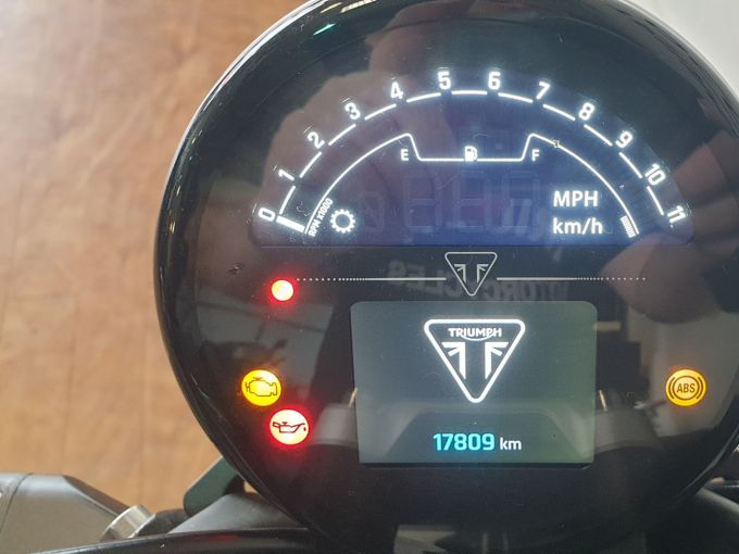 TRIUMPH TRIDENT 660 4