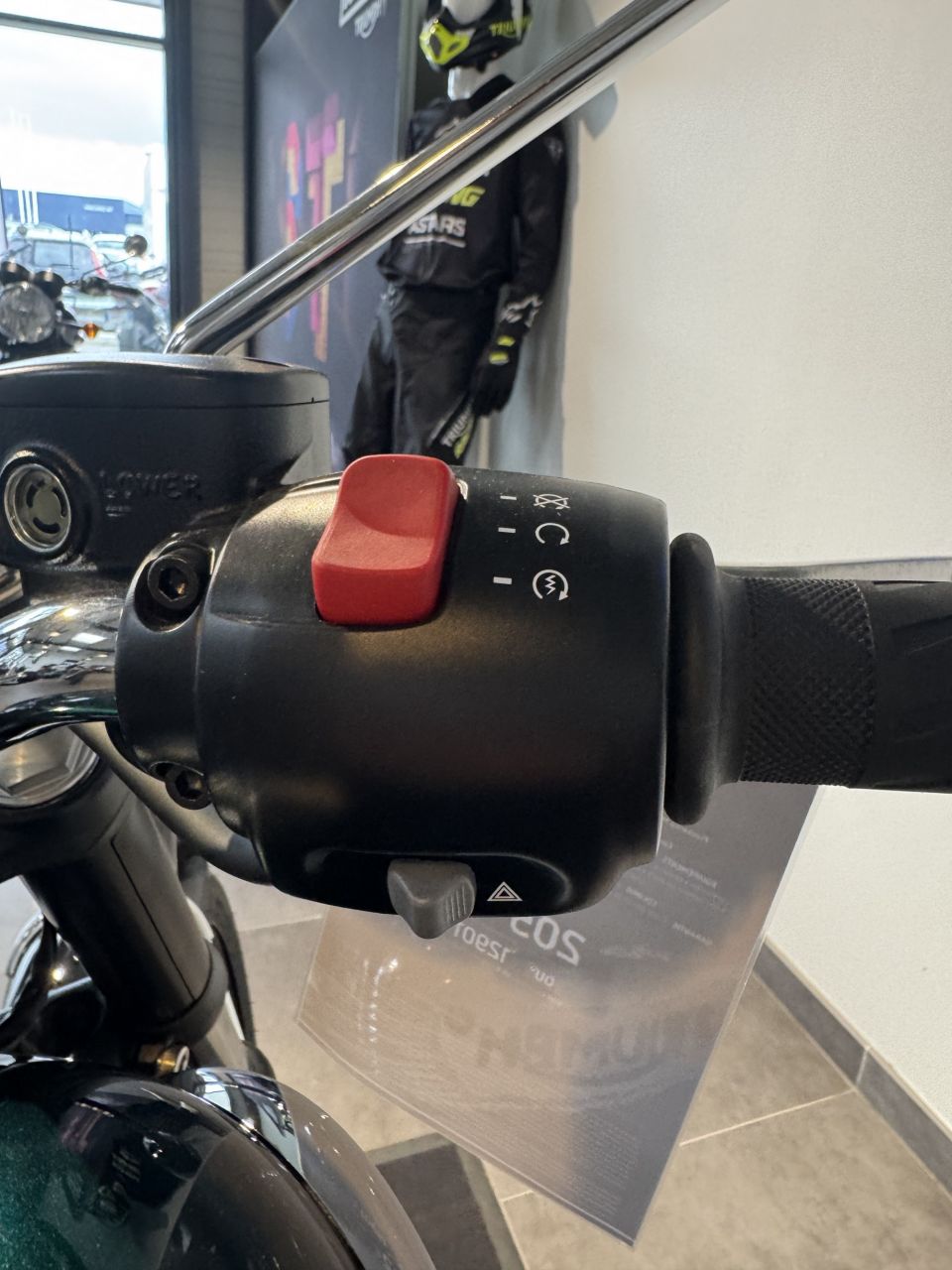 TRIUMPH BONNEVILLE T100 900 4