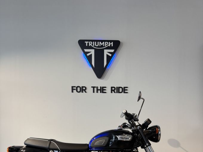 TRIUMPH BONNEVILLE T100 900 4