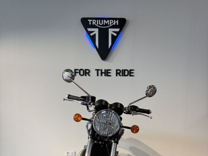 TRIUMPH BONNEVILLE T100 900 4