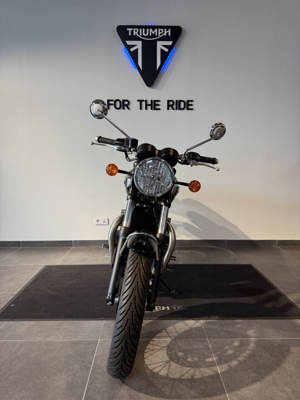 TRIUMPH BONNEVILLE T100 900 4