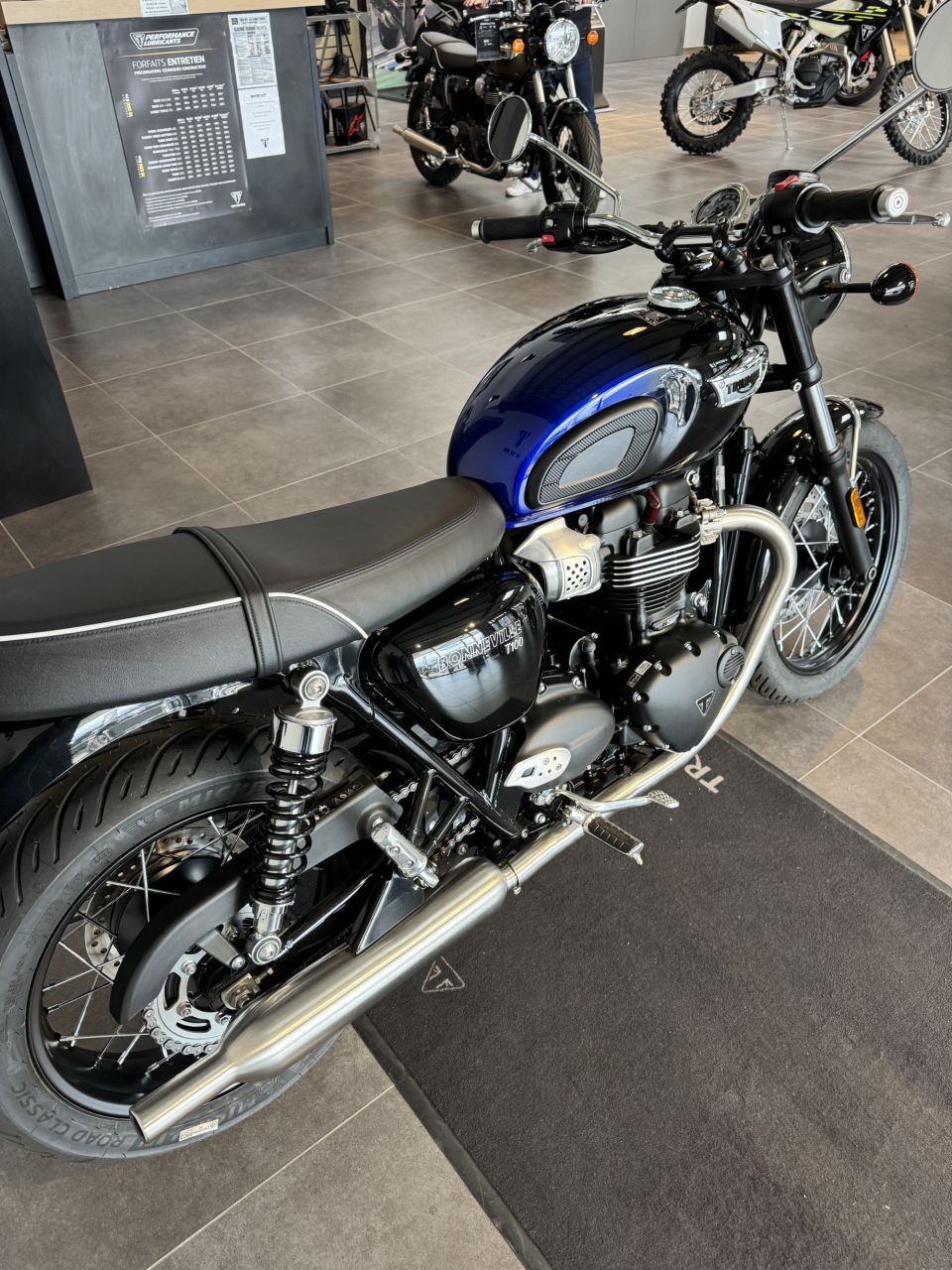 TRIUMPH BONNEVILLE T100 900 4