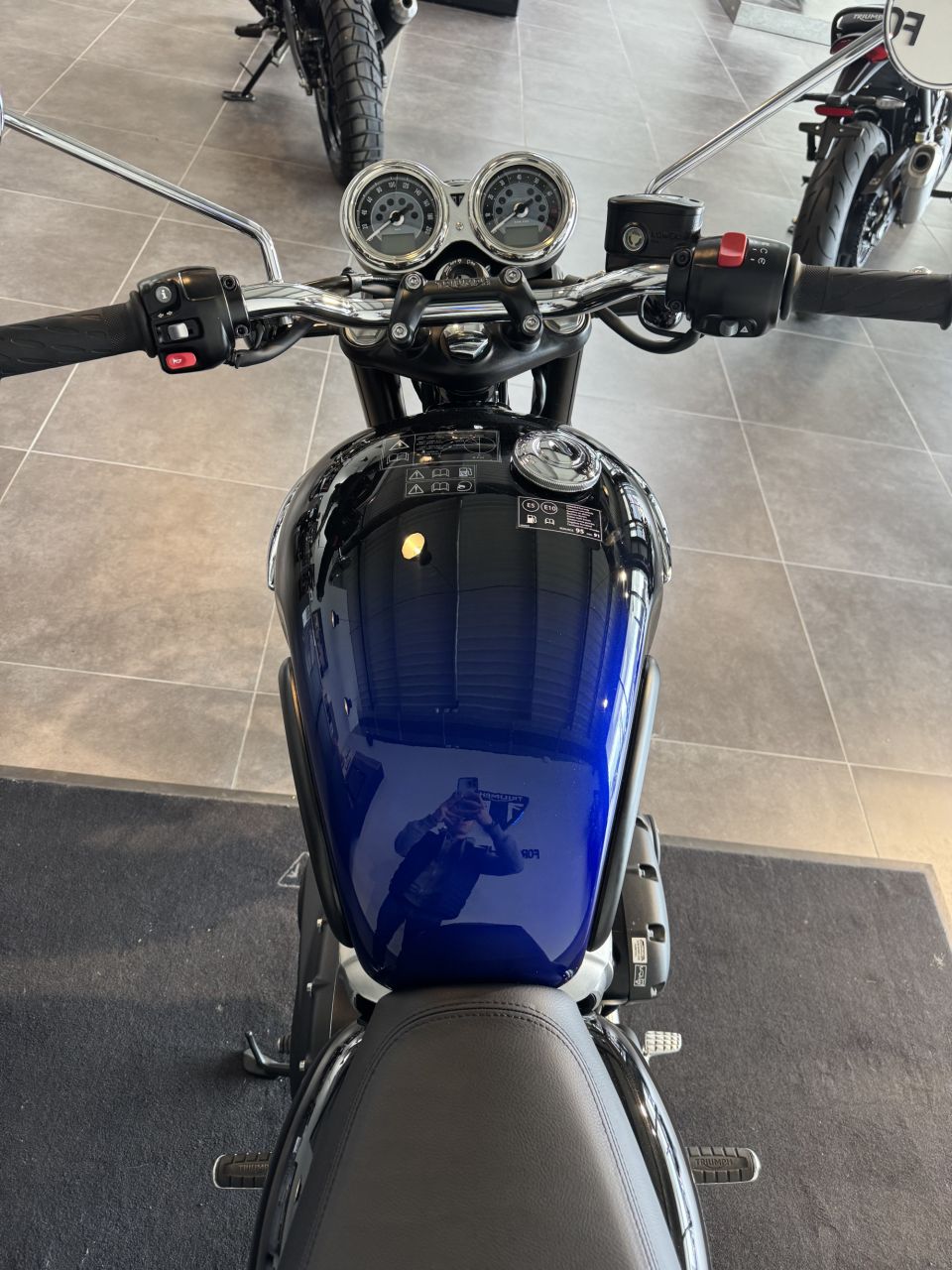 TRIUMPH BONNEVILLE T100 900 4