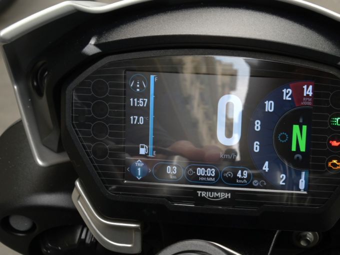 TRIUMPH STREET TRIPLE 765 R 4