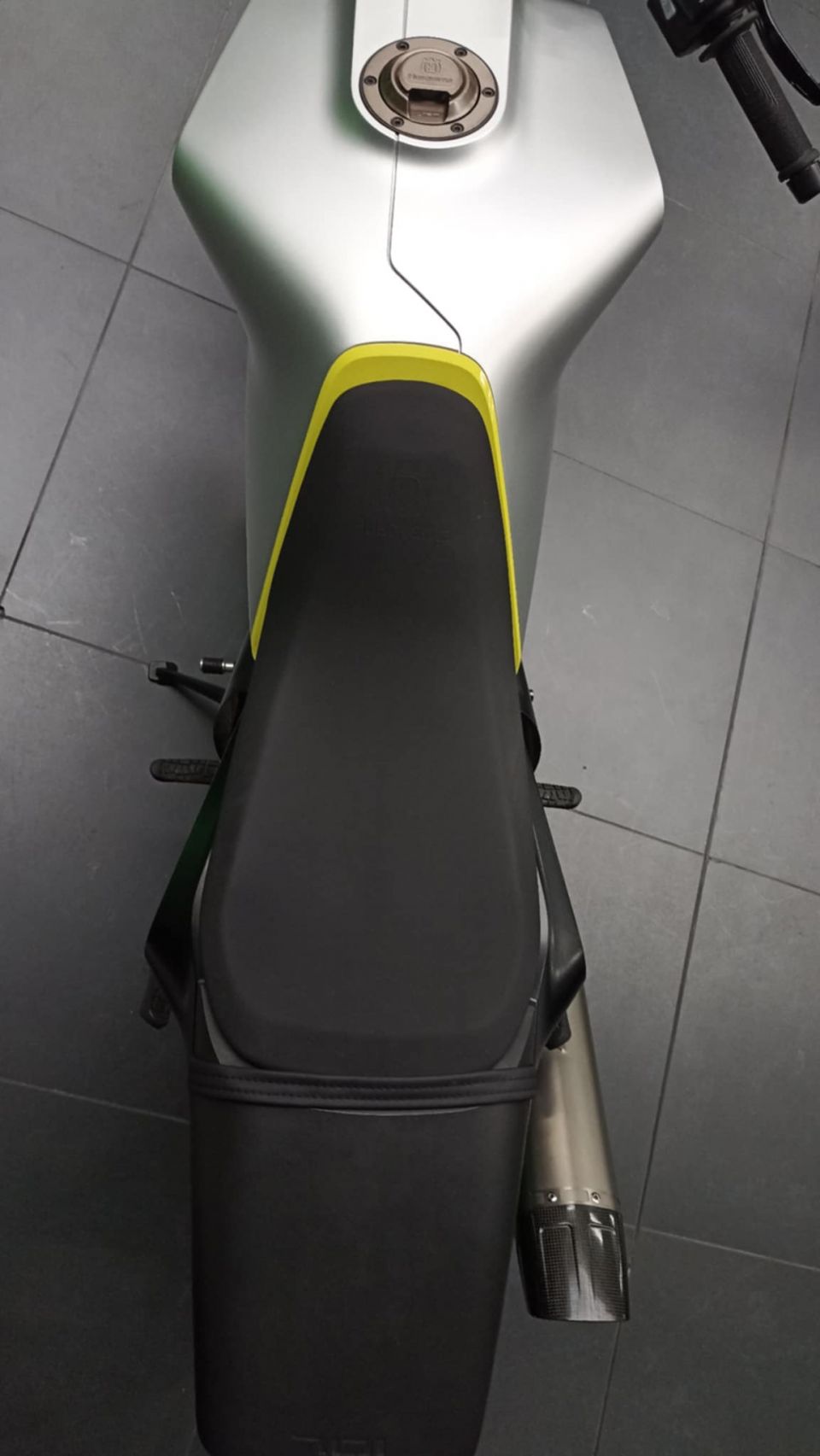 HUSQVARNA 701 VITPILEN 4