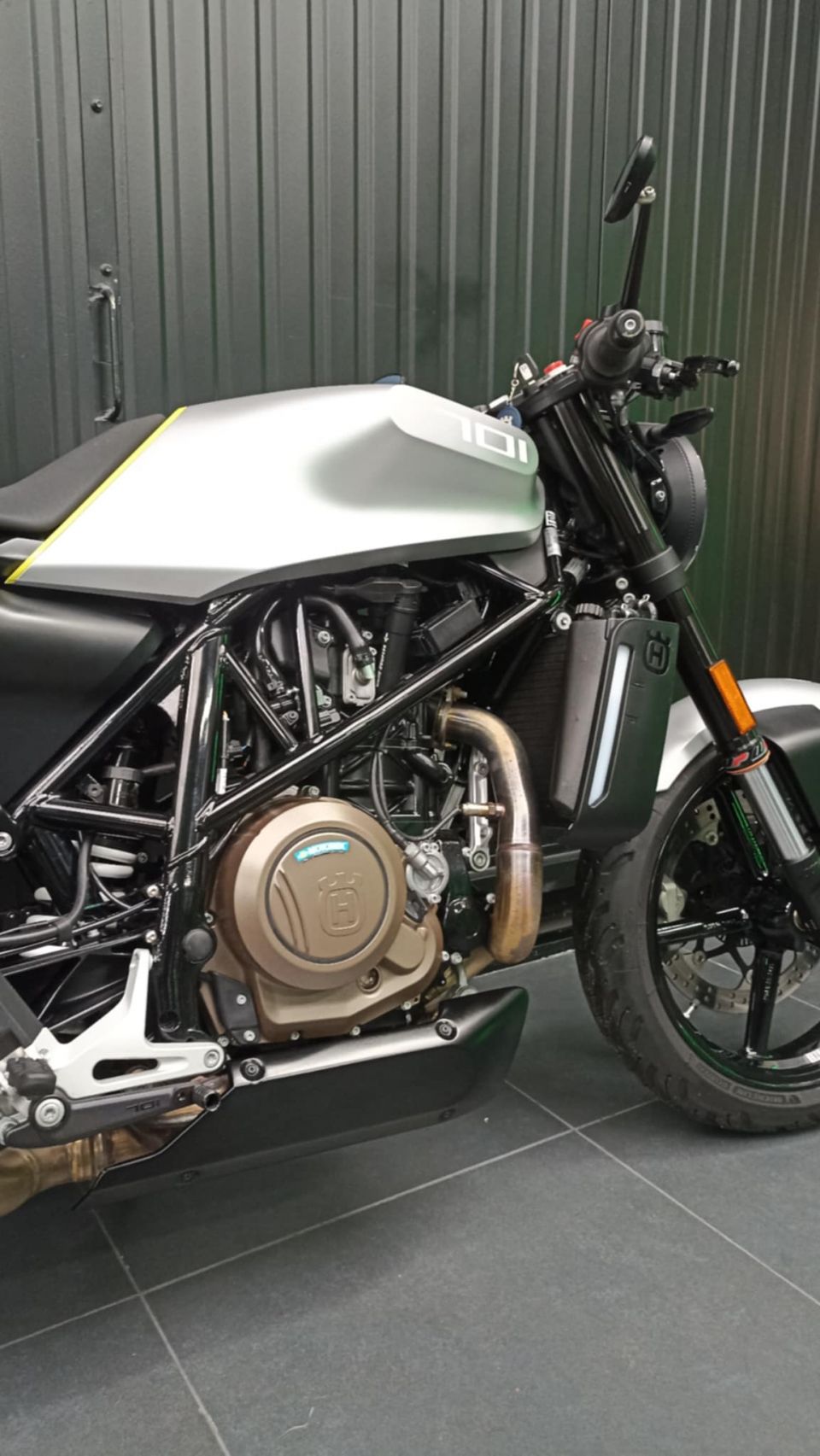 HUSQVARNA 701 VITPILEN 4