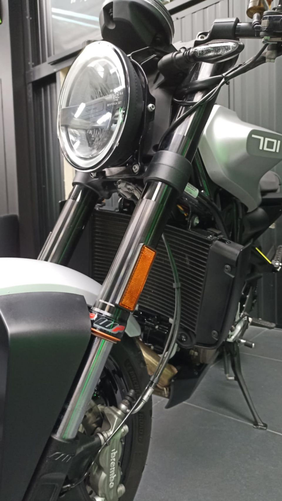 HUSQVARNA 701 VITPILEN 4