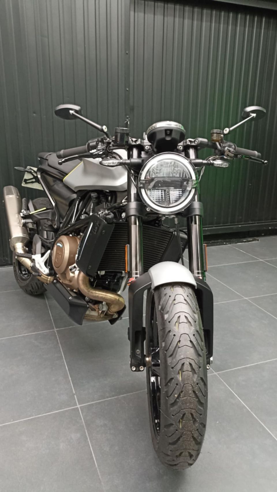 HUSQVARNA 701 VITPILEN 4