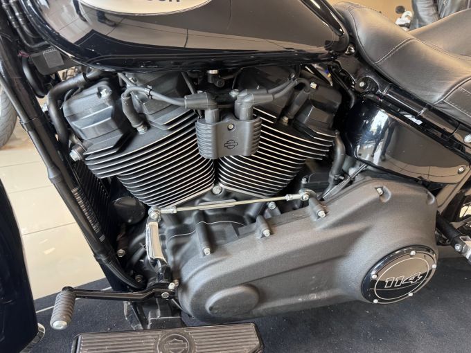 HARLEY-DAVIDSON SOFTAIL HERITAGE 1870 CLASSIC FLHC 114 4
