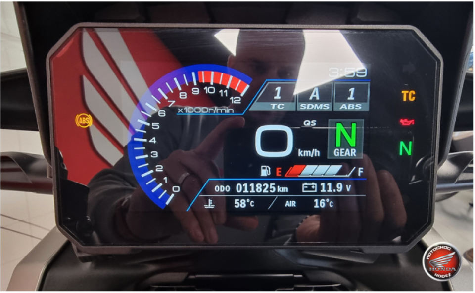 SUZUKI V-STROM 1050SE 4