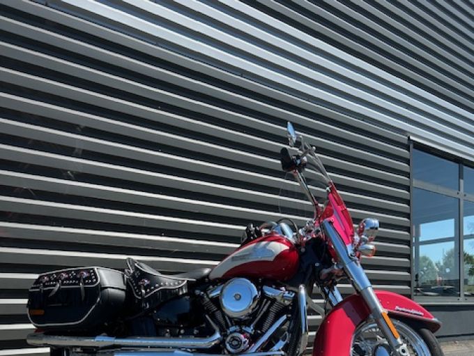 HARLEY-DAVIDSON HYDRA-GLIDE REVIVAL 1868 4