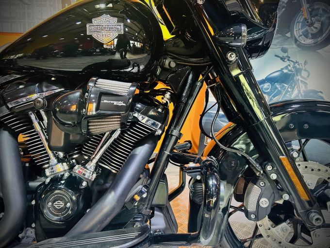 HARLEY-DAVIDSON TOURING STREET GLIDE 1868 S 4