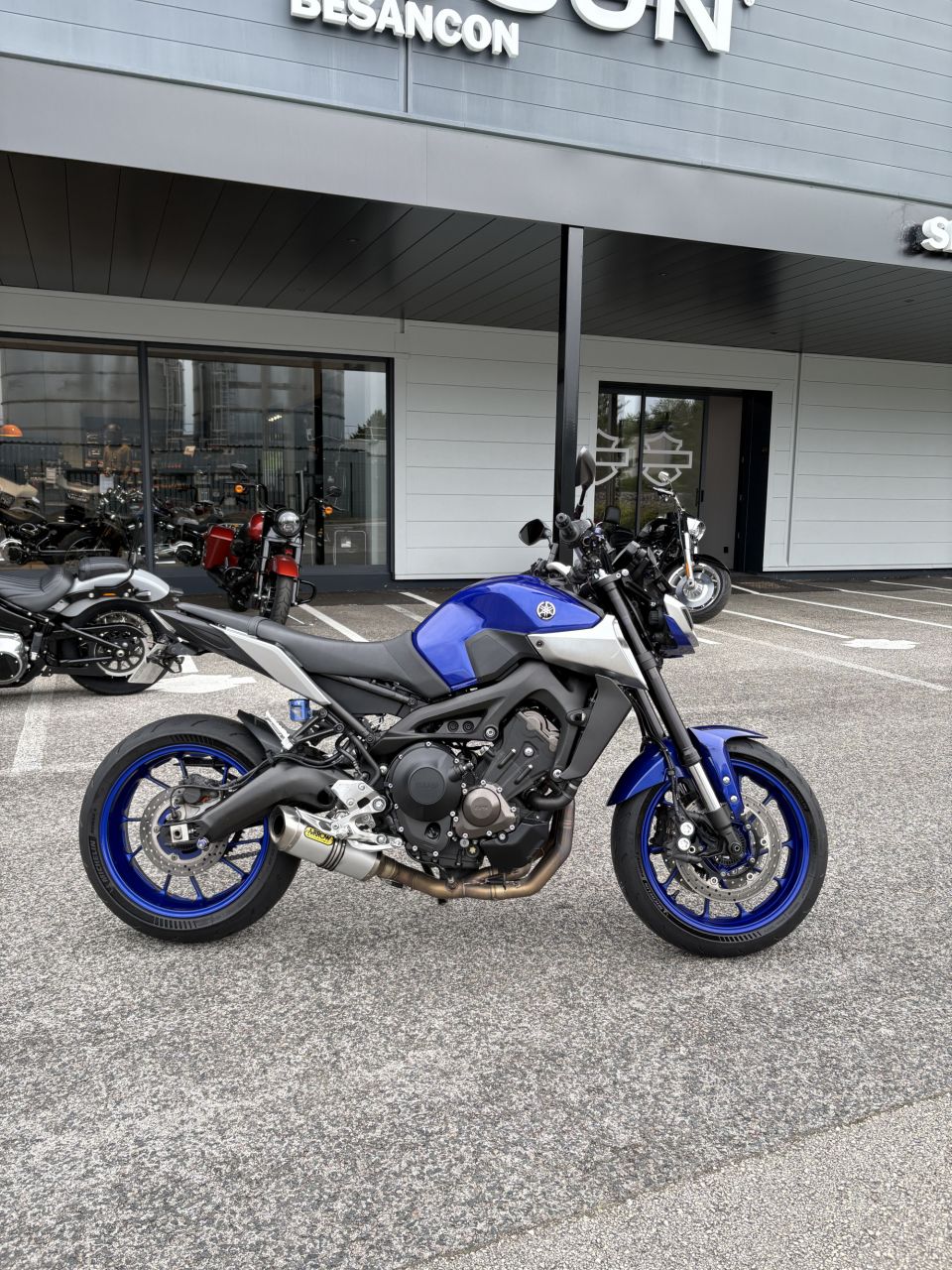YAMAHA MT-09 4