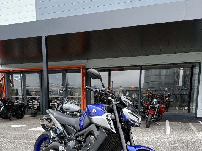 YAMAHA MT-09 4