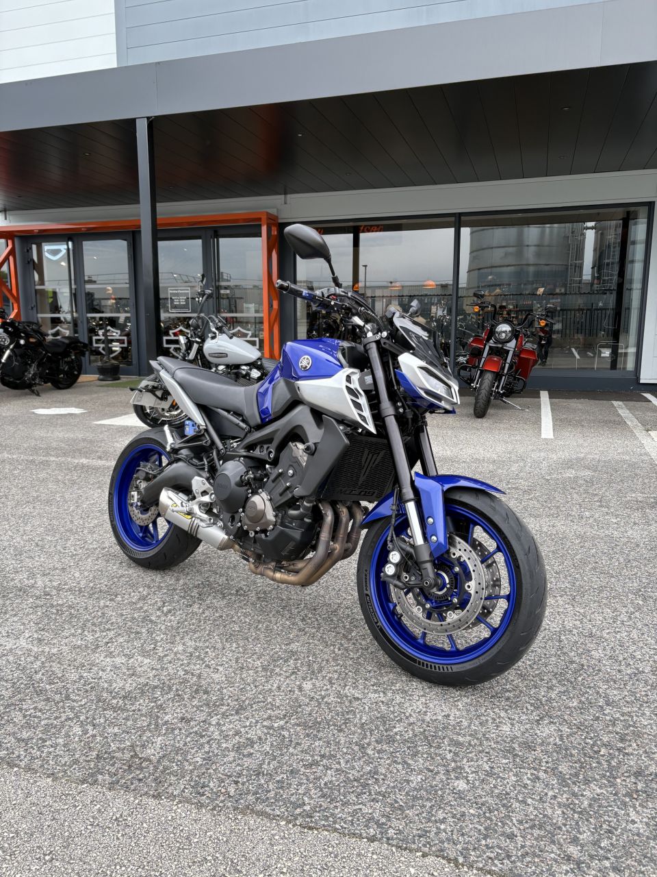 YAMAHA MT-09 4