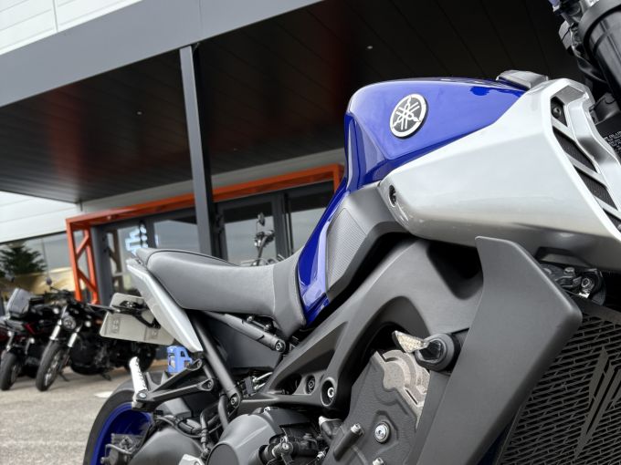 YAMAHA MT-09 4