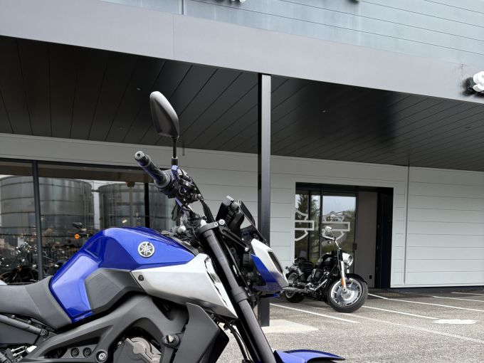 YAMAHA MT-09 4