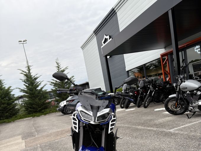 YAMAHA MT-09 4